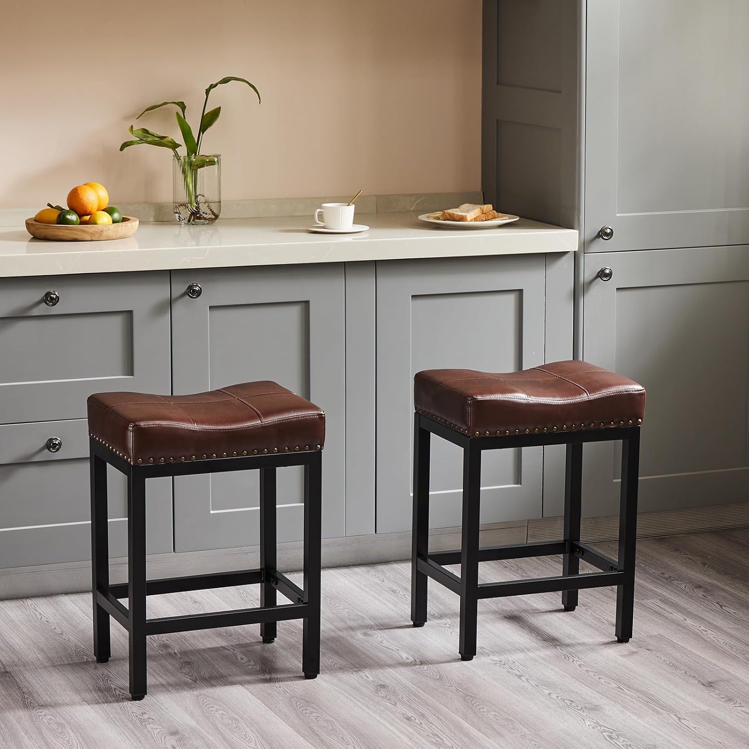 Saddle Bar Stools Set of 4, 24 Inch Counter Height Stools with Curved PU Leather Surface, 3.7 Thick Upholstery Bar Height Stools with Footrest for Kitchen Island, Dining, Cafe, Gray